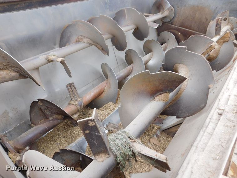 image for item DM2546 1999 Sterling L-Line  feed mixer truck