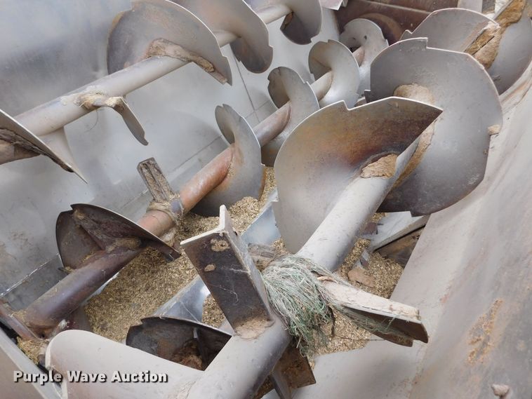 image for item DM2546 1999 Sterling L-Line  feed mixer truck