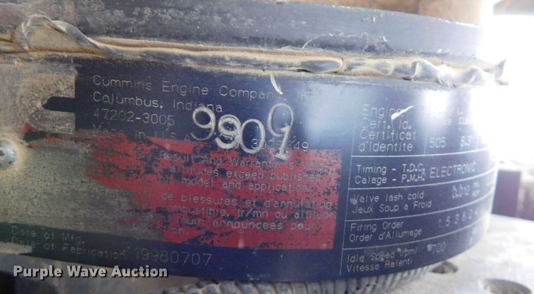 image for item DM2546 1999 Sterling L-Line  feed mixer truck