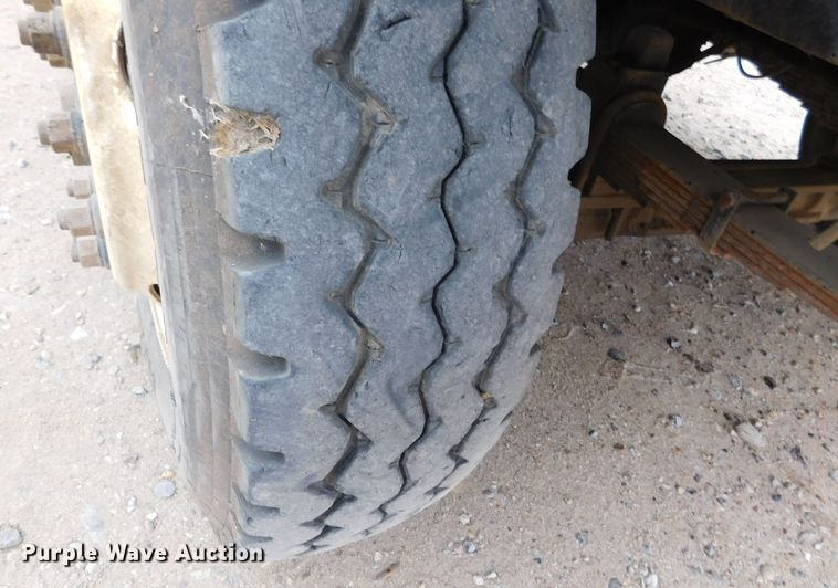 image for item DM2546 1999 Sterling L-Line  feed mixer truck