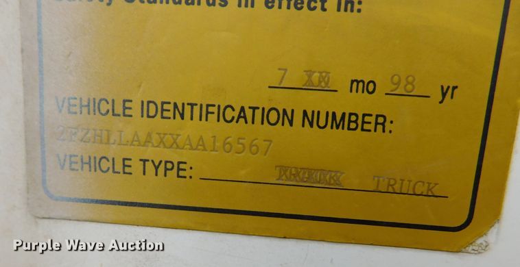 image for item DM2546 1999 Sterling L-Line  feed mixer truck