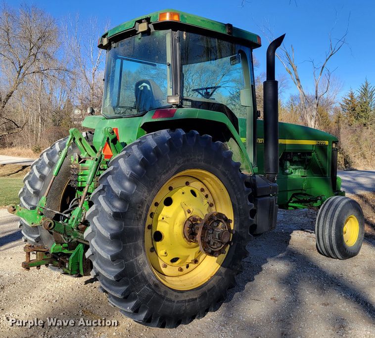 image for item DM8131 1997 John Deere 8200  tractor