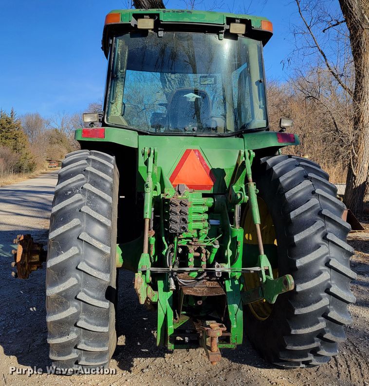 image for item DM8131 1997 John Deere 8200  tractor
