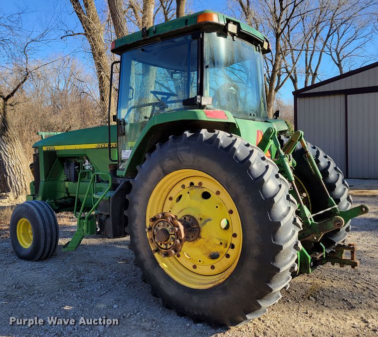 image for item DM8131 1997 John Deere 8200  tractor