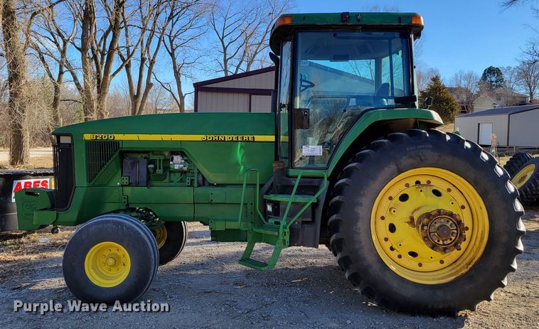 image for item DM8131 1997 John Deere 8200  tractor