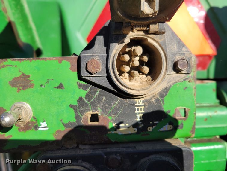 image for item DM8131 1997 John Deere 8200  tractor