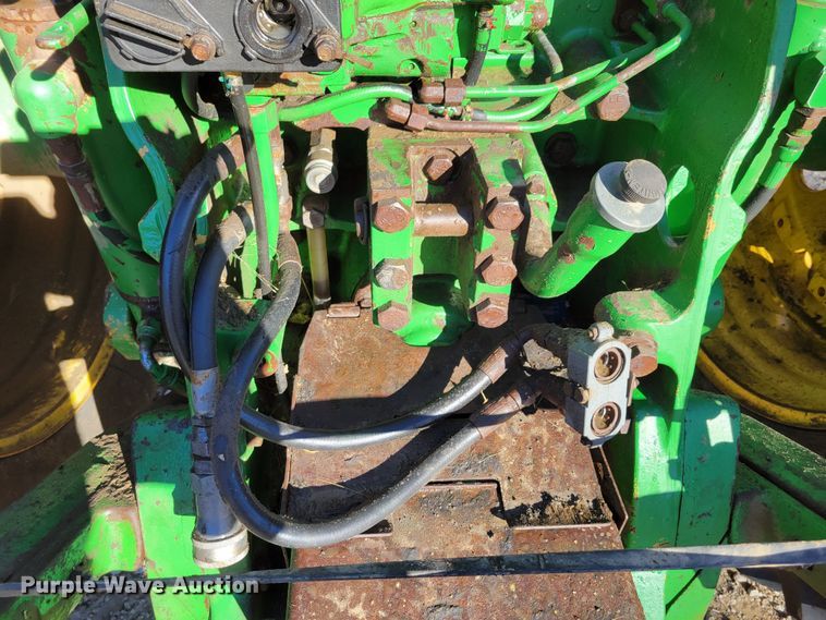 image for item DM8131 1997 John Deere 8200  tractor