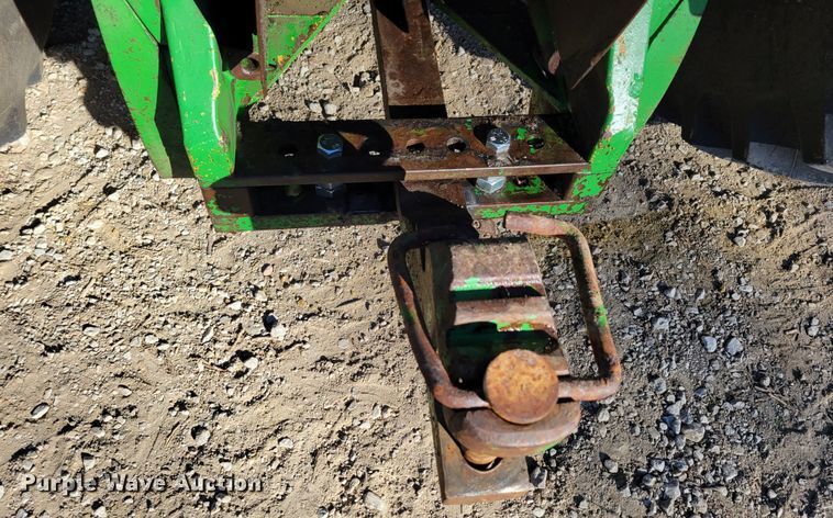 image for item DM8131 1997 John Deere 8200  tractor