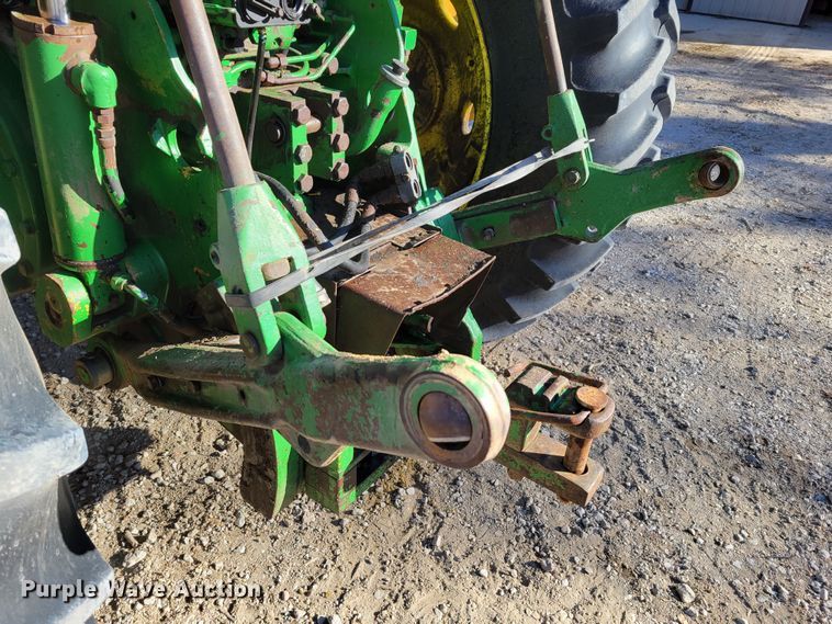 image for item DM8131 1997 John Deere 8200  tractor