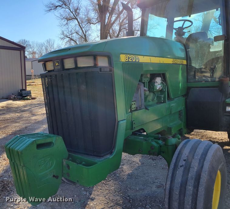 image for item DM8131 1997 John Deere 8200  tractor