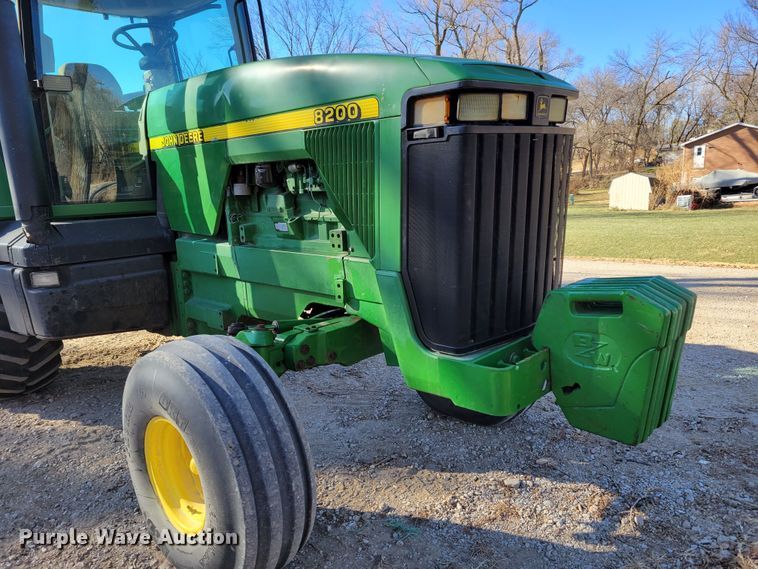 image for item DM8131 1997 John Deere 8200  tractor