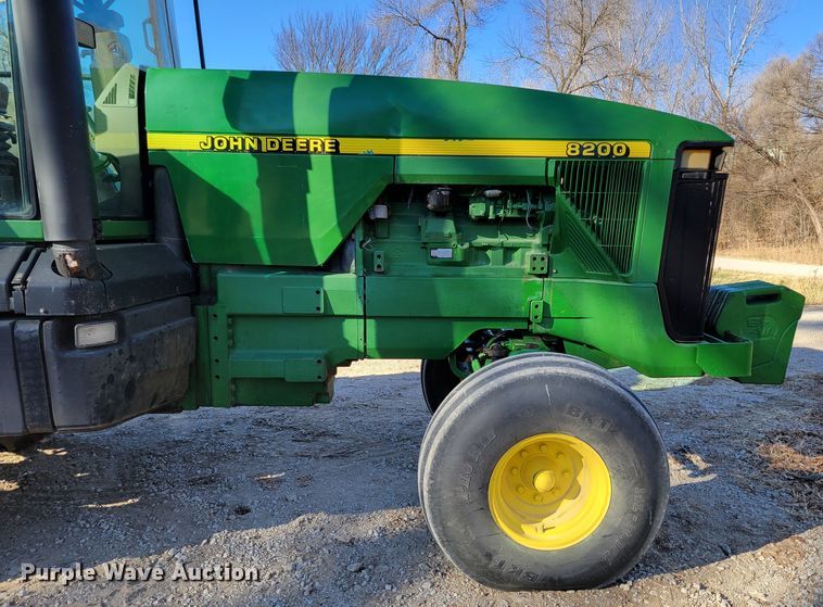 image for item DM8131 1997 John Deere 8200  tractor