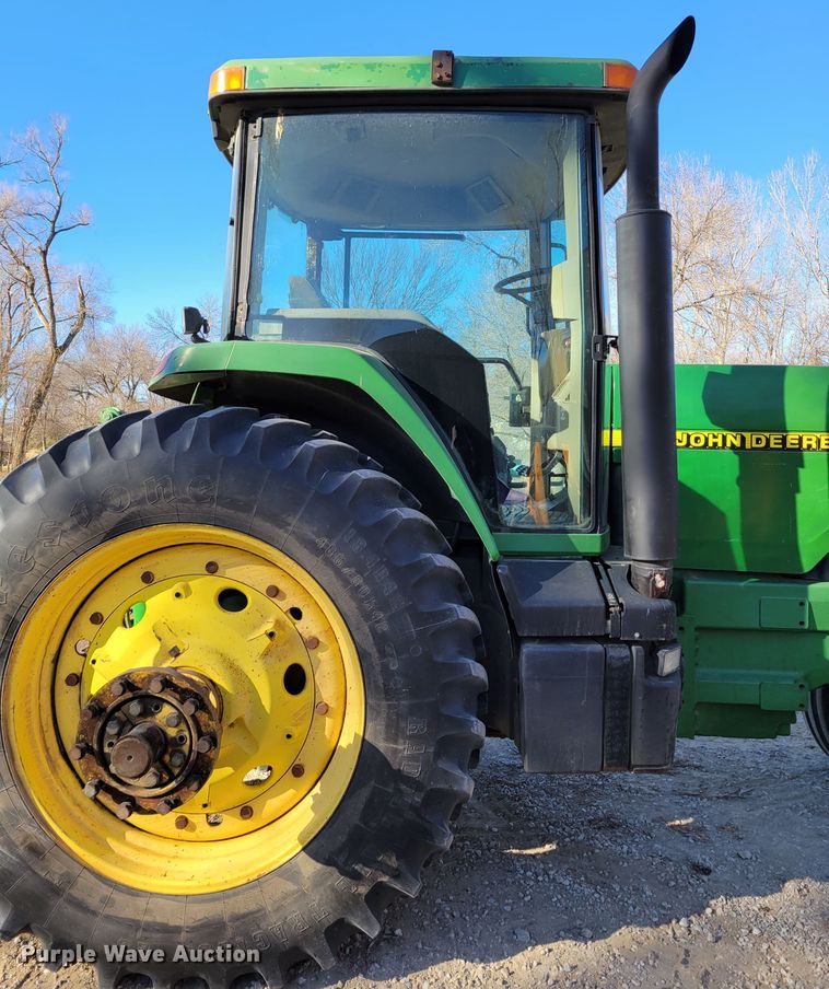 image for item DM8131 1997 John Deere 8200  tractor