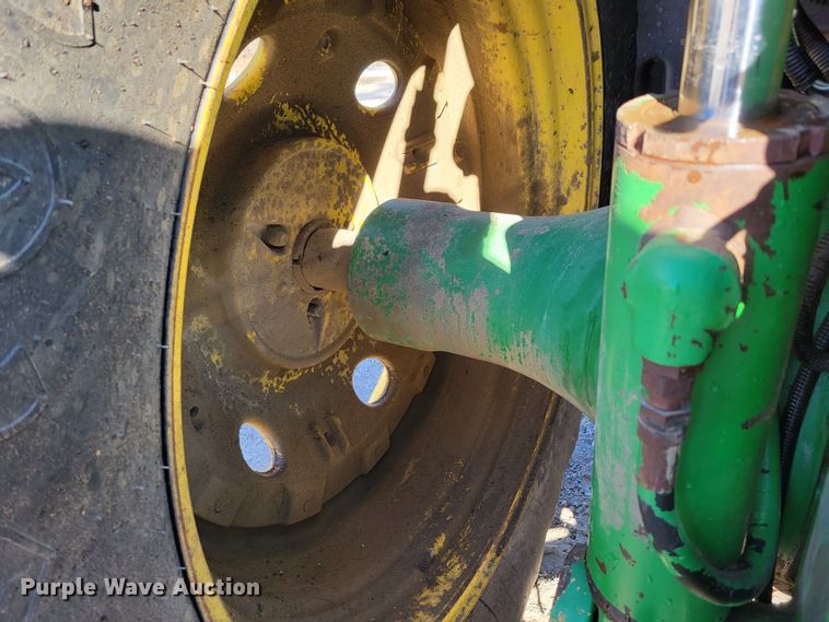 image for item DM8131 1997 John Deere 8200  tractor