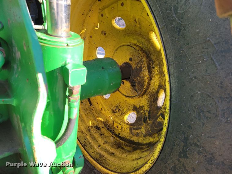 image for item DM8131 1997 John Deere 8200  tractor