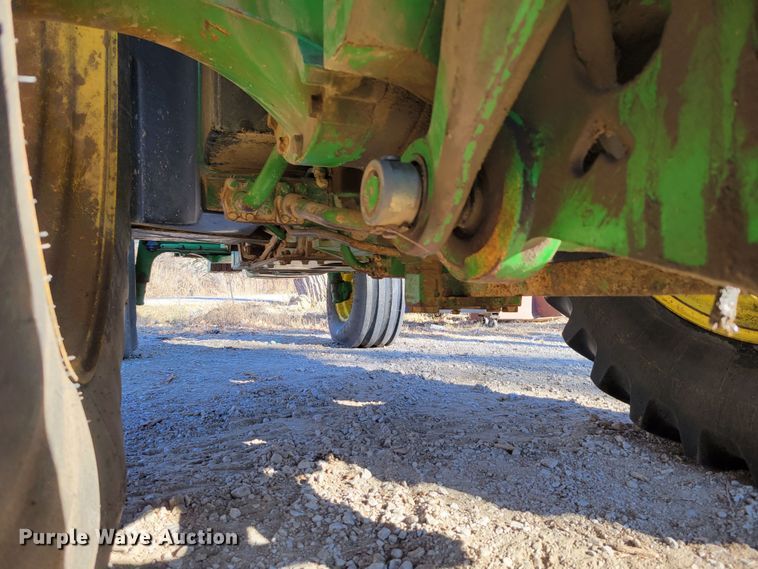 image for item DM8131 1997 John Deere 8200  tractor