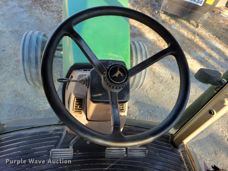 image for item DM8131 1997 John Deere 8200  tractor