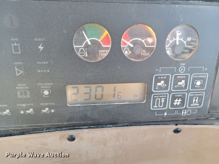 image for item DM8131 1997 John Deere 8200  tractor