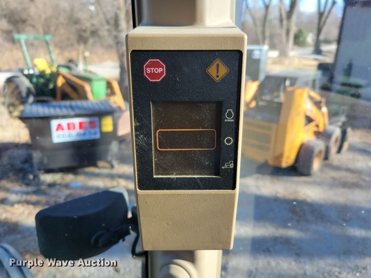 image for item DM8131 1997 John Deere 8200  tractor