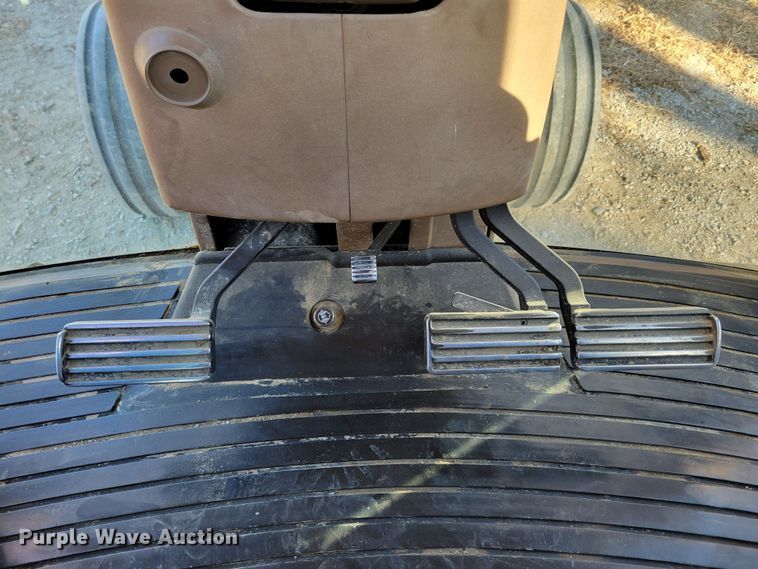 image for item DM8131 1997 John Deere 8200  tractor