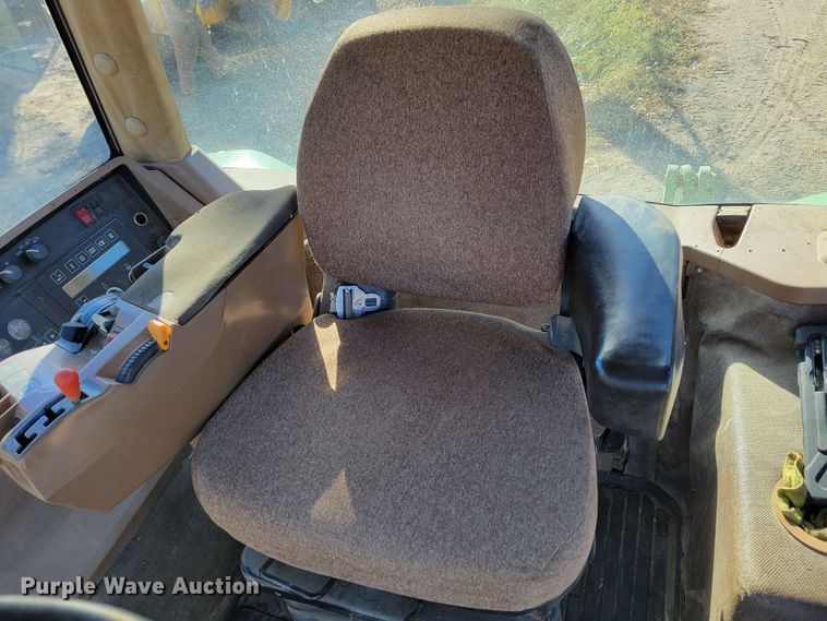 image for item DM8131 1997 John Deere 8200  tractor