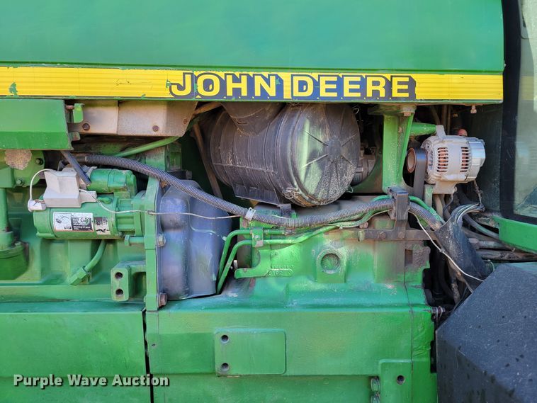 image for item DM8131 1997 John Deere 8200  tractor