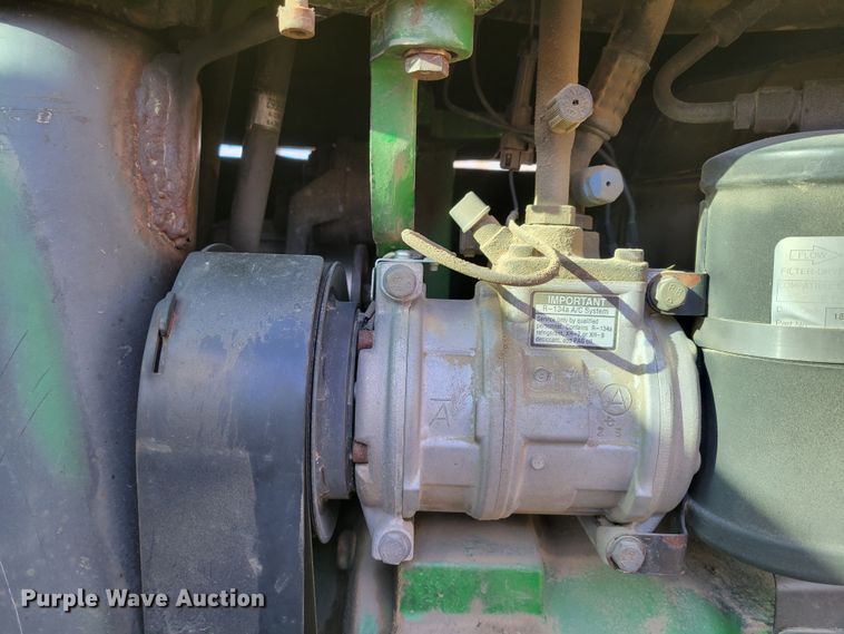 image for item DM8131 1997 John Deere 8200  tractor