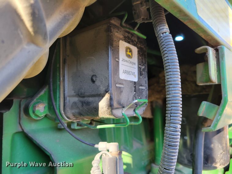 image for item DM8131 1997 John Deere 8200  tractor