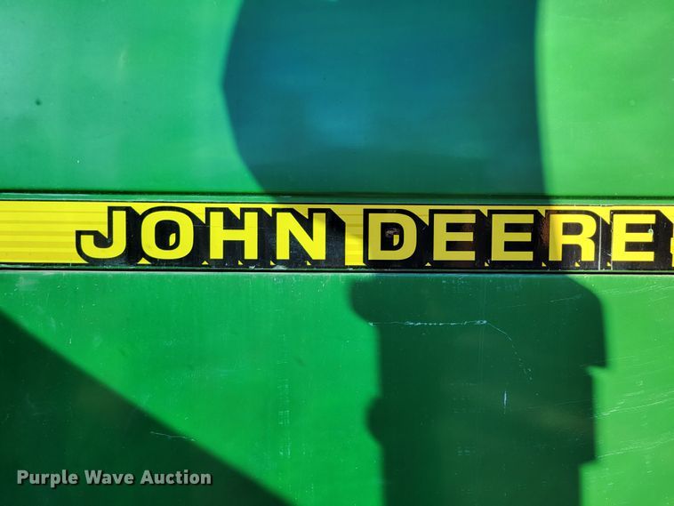 image for item DM8131 1997 John Deere 8200  tractor