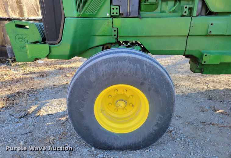 image for item DM8131 1997 John Deere 8200  tractor
