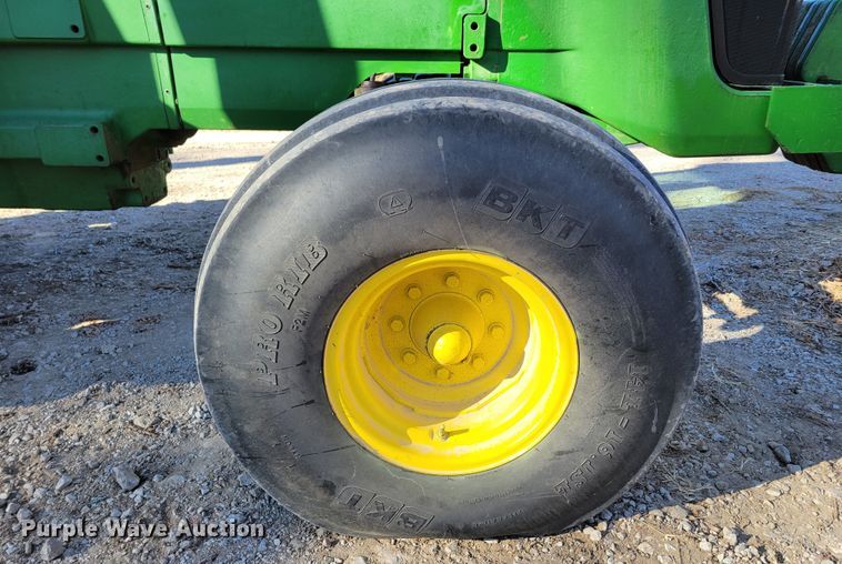 image for item DM8131 1997 John Deere 8200  tractor