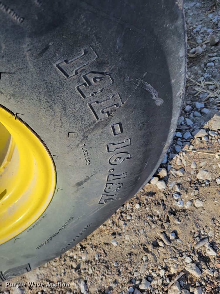 image for item DM8131 1997 John Deere 8200  tractor