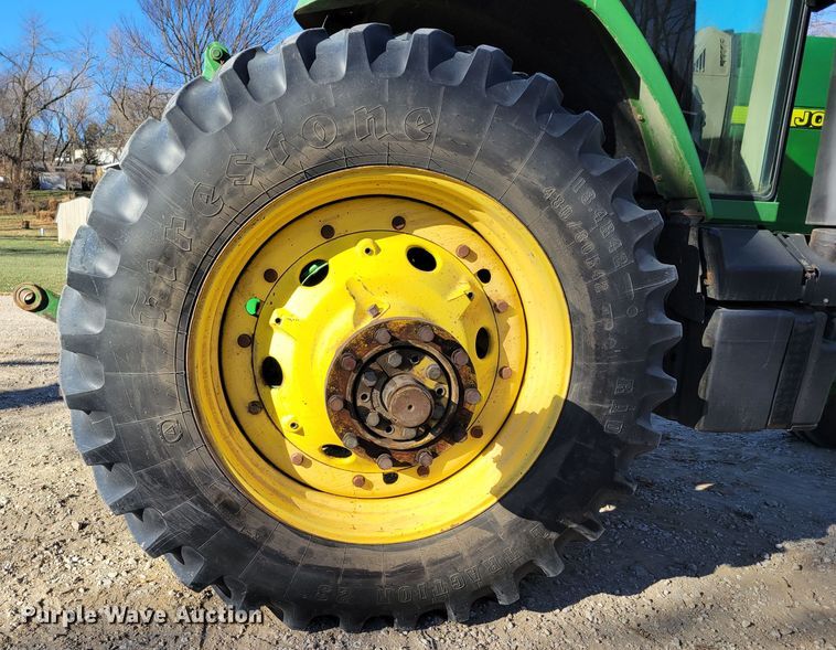 image for item DM8131 1997 John Deere 8200  tractor