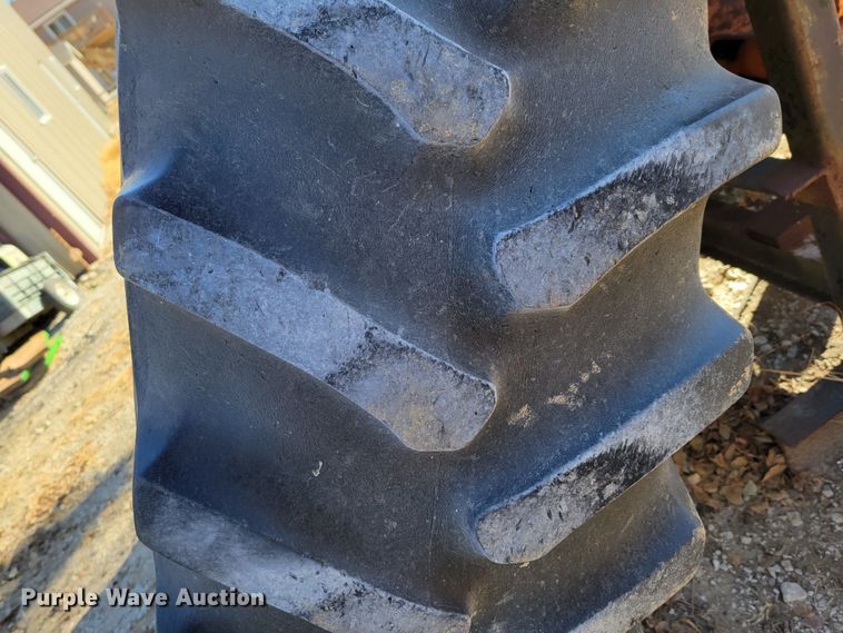 image for item DM8131 1997 John Deere 8200  tractor