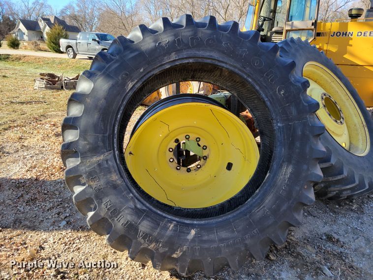 image for item DM8131 1997 John Deere 8200  tractor