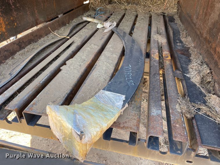 image for item DN4502 2009 Massey Ferguson 2190  large square baler