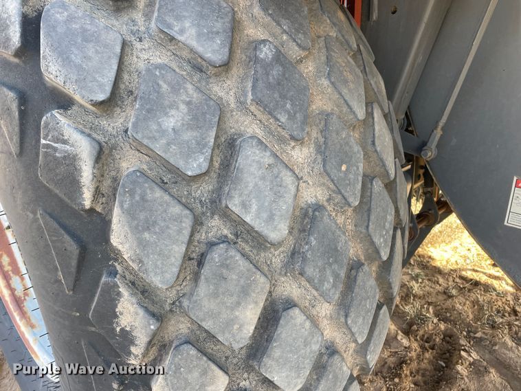 image for item DN4502 2009 Massey Ferguson 2190  large square baler