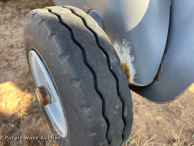 image for item DN4502 2009 Massey Ferguson 2190  large square baler