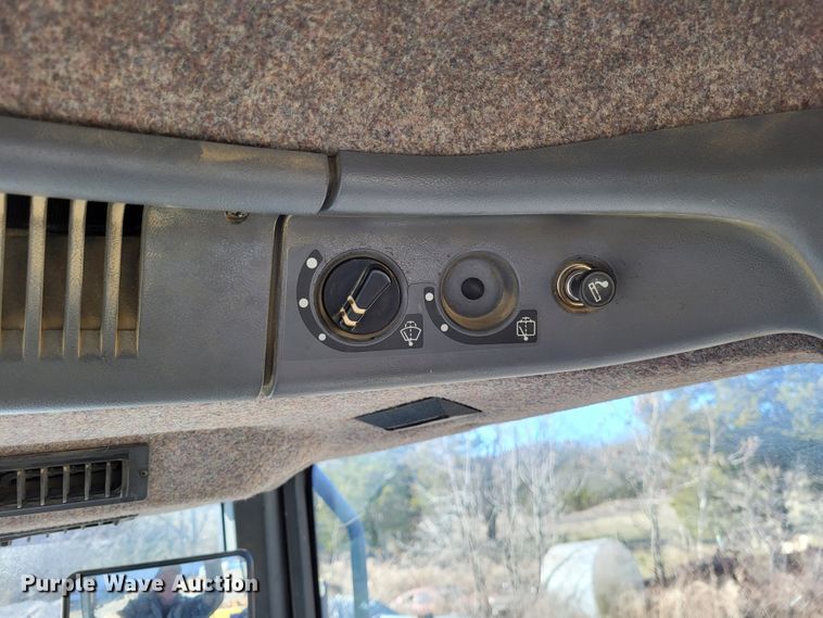 image for item DO3485 1995 Ford 8970  MFWD tractor