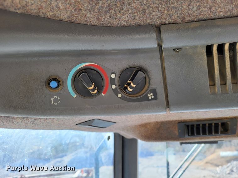 image for item DO3485 1995 Ford 8970  MFWD tractor