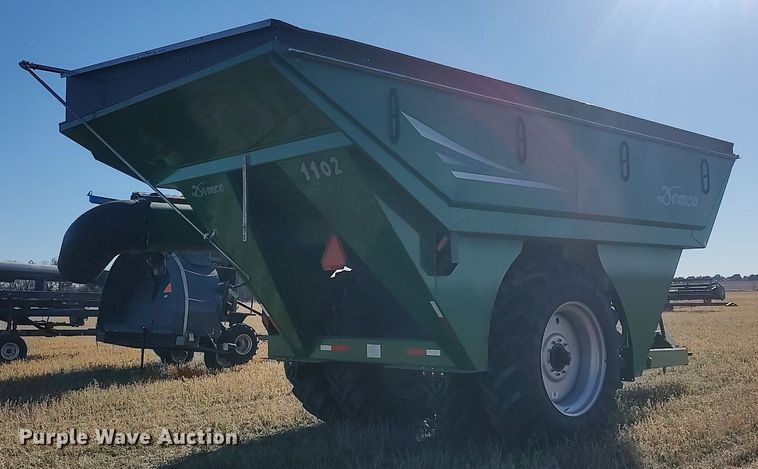 image for item DO3675 2017 Demco 1102  grain cart