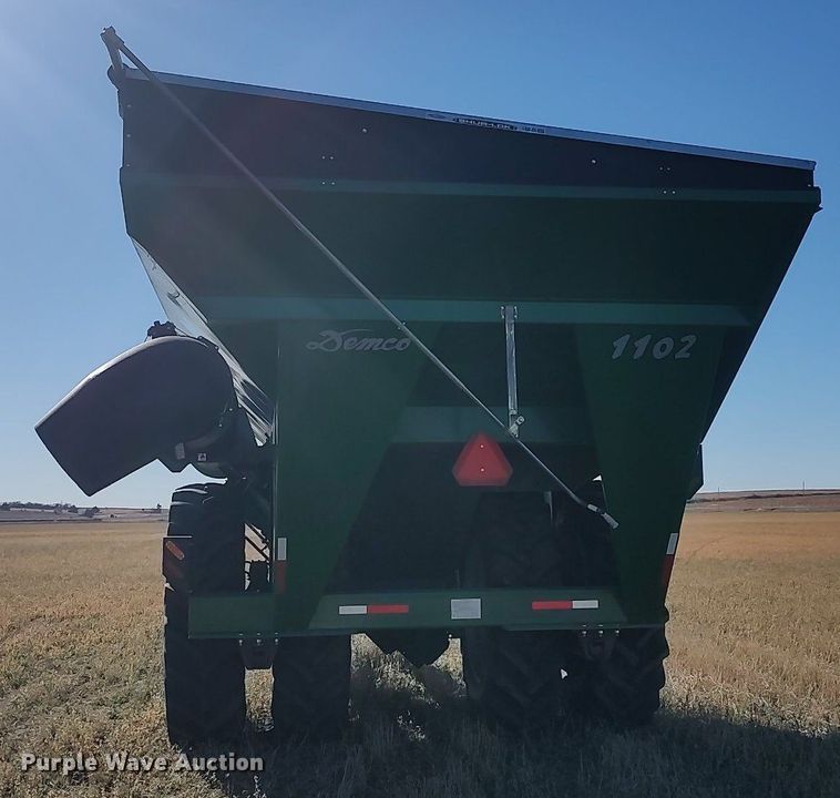 image for item DO3675 2017 Demco 1102  grain cart