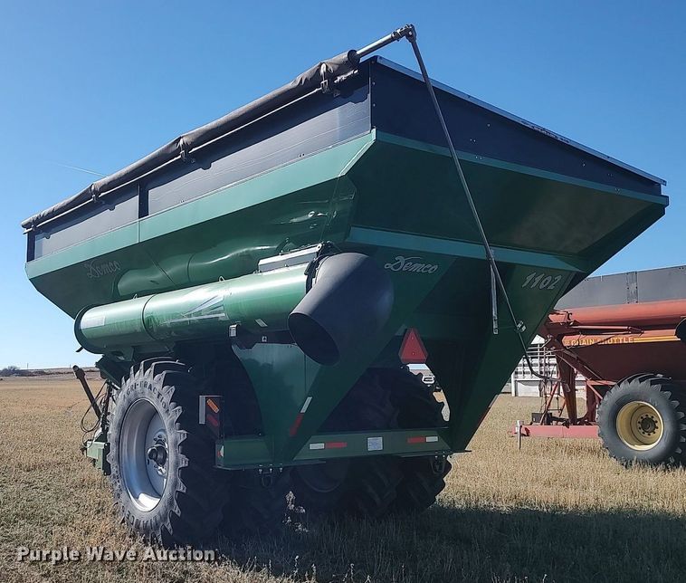 image for item DO3675 2017 Demco 1102  grain cart
