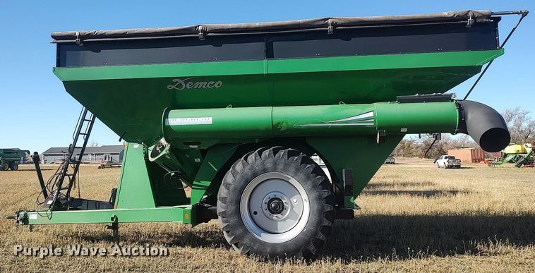 image for item DO3675 2017 Demco 1102  grain cart