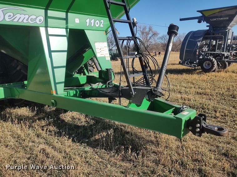 image for item DO3675 2017 Demco 1102  grain cart