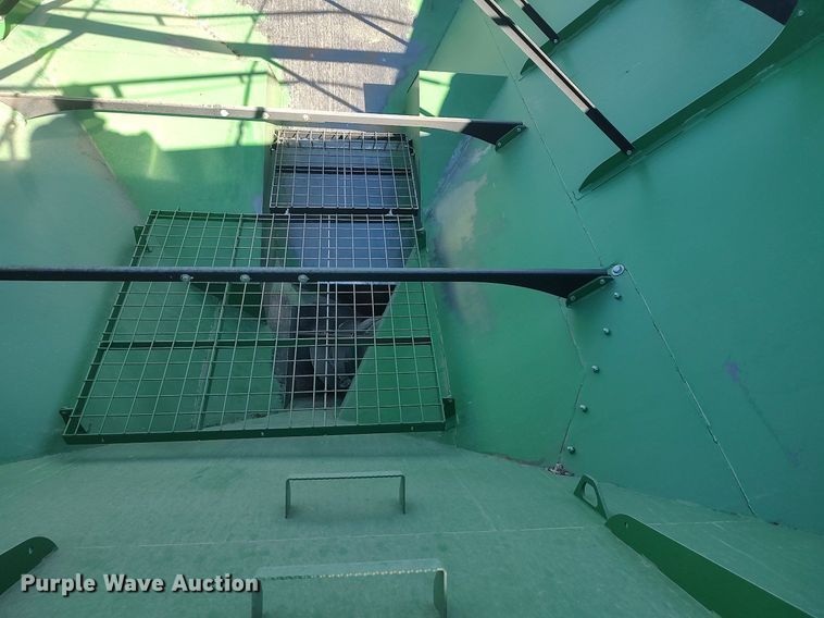 image for item DO3675 2017 Demco 1102  grain cart