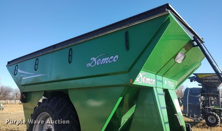 image for item DO3675 2017 Demco 1102  grain cart
