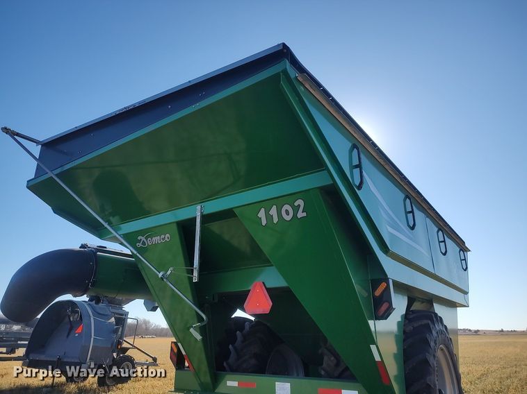 image for item DO3675 2017 Demco 1102  grain cart
