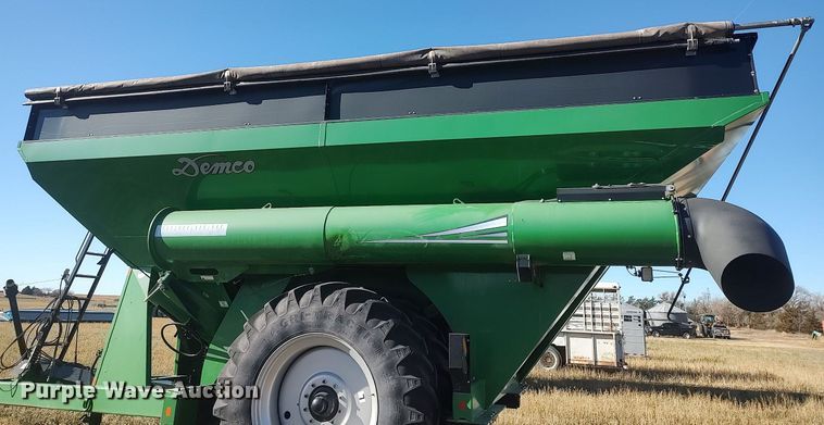 image for item DO3675 2017 Demco 1102  grain cart