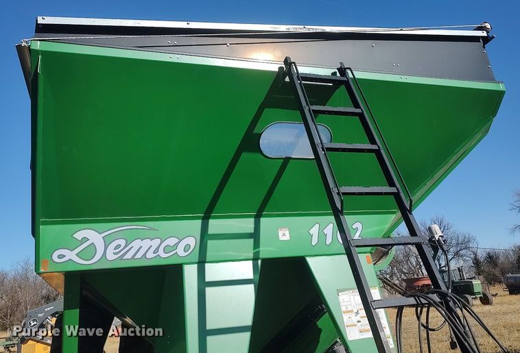 image for item DO3675 2017 Demco 1102  grain cart